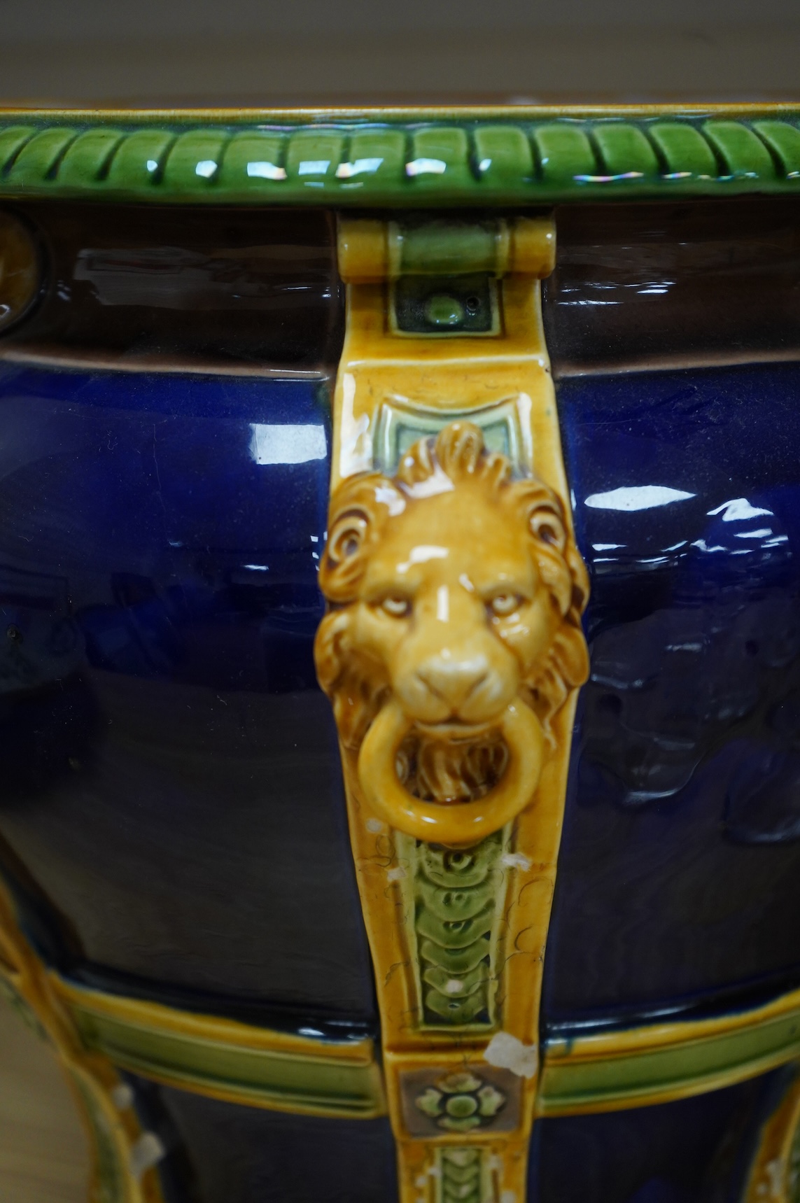 A Victorian Mintons majolica jardinière, 27.5cm